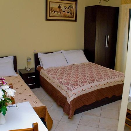 Hotel 4 Stinet Vlore Ngoại thất bức ảnh
