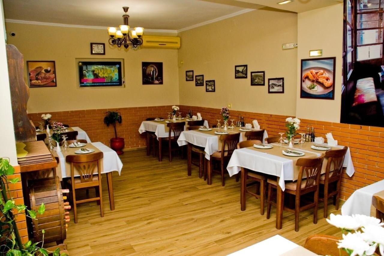 Hotel 4 Stinet Vlore Ngoại thất bức ảnh