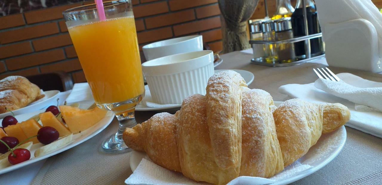 Hotel 4 Stinet Vlore Ngoại thất bức ảnh
