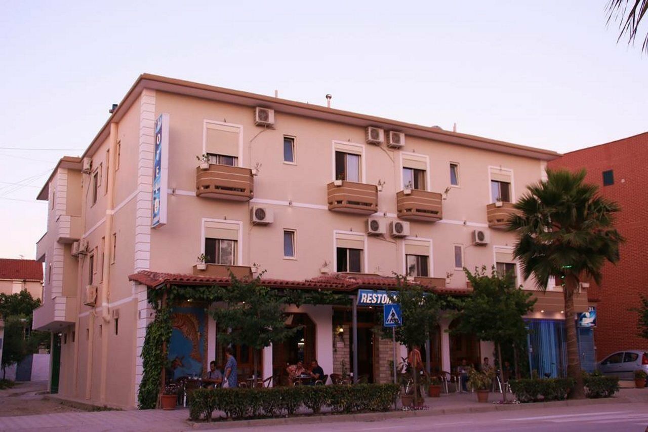 Hotel 4 Stinet Vlore Ngoại thất bức ảnh