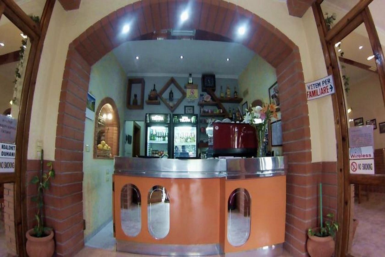 Hotel 4 Stinet Vlore Ngoại thất bức ảnh