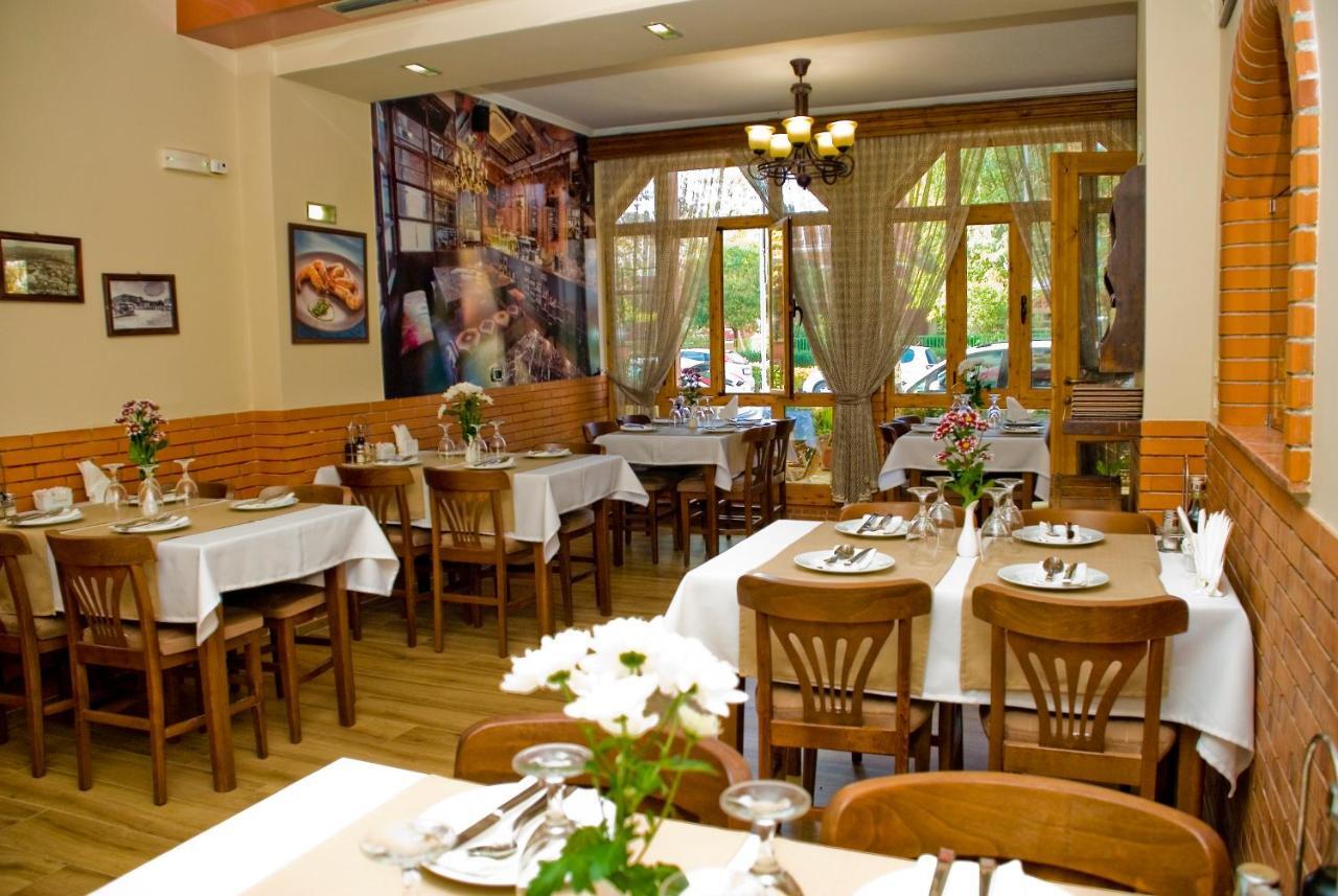 Hotel 4 Stinet Vlore Ngoại thất bức ảnh