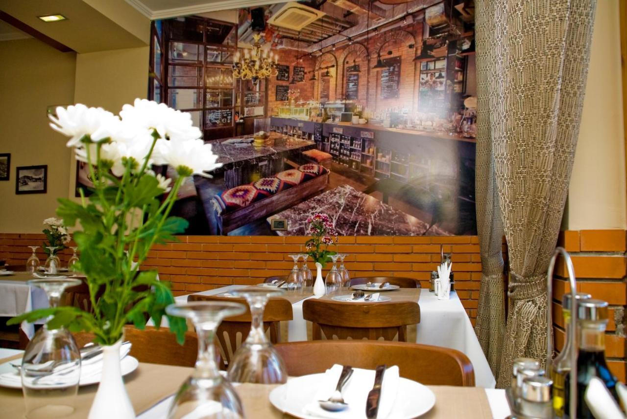 Hotel 4 Stinet Vlore Ngoại thất bức ảnh